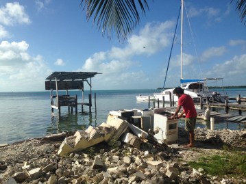 belize_cayecaulker_rubbish